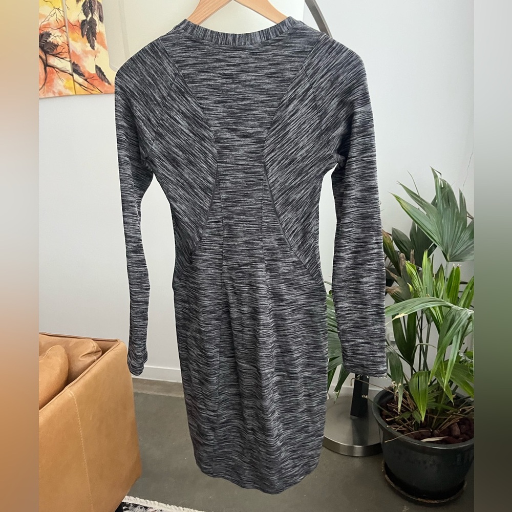 Lululemon &go Where-to Dress *Long Sleeve - Picture 4 of 4